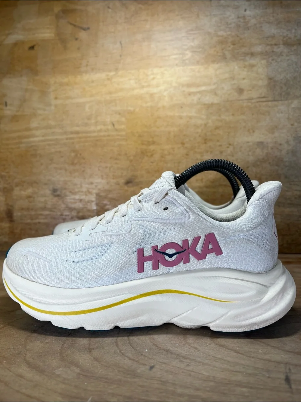 Hoka One One Clifton 10 Womens Size 7 Running Shoes Sneakers Birch Alabaster